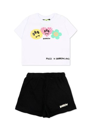 Biała koszula z krótkim rękawem z emotikonami uśmiechu, serca i kwiatu oraz czarne elastyczne szorty, oba z logo "Barrow".