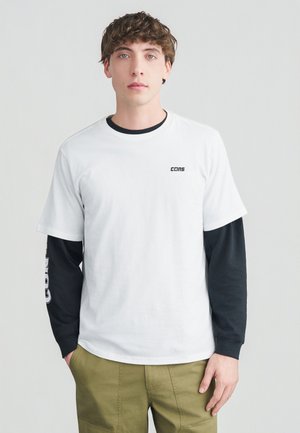 - T-shirt z nadrukiem