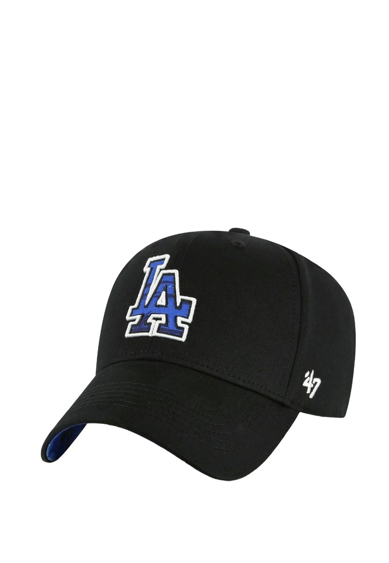 Schwarze Baseballmütze aus Stoff mit einem gebogenen Schild, versehen mit einem blauen und weißen gestickten "LA"-Logo auf der Vorderseite und einem kleinen weißen Akzent an der Seite.