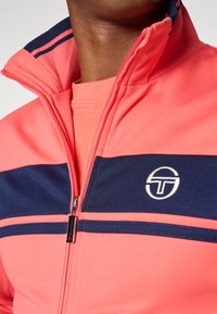 Sergio Tacchini DAMARINDO TRACKTOP - Športna jopa s kapuco na zadrgo - dubarry/maritime blue