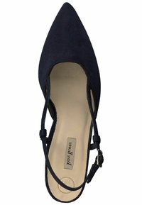 Scarpa slingback in suede blu navy con punta a punta, cinturino regolabile e soletta beige con il marchio 'paul green'. Texture liscia.