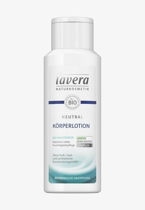 Weiße Kunststoffflasche mit Lavera Körperlotion, die ein einfaches Design aufweist. Das Etikett zeigt "Neutrale Körperlotion" und weitere Produktdetails.