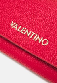 Valentino Bags ALEXIA - Piniginė - rosso