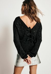 Next TALL FIT - SEQUIN EMBELLISHED SPARKLE BACK - Džemper - black