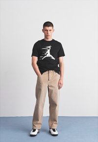 Jordan CREW - Apdrukāts T-krekls - black/sail