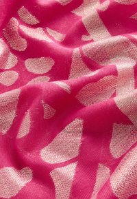 Unselected, pink