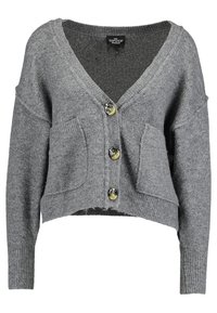 Szary sweter z dzianiny z głębokim dekoltem w serek, trzema dużymi guzikami i dwoma przednimi kieszeniami. Krótki krój z prążkowanymi mankietami i dołem. Miękka tekstura.