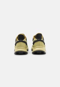 Salomon SUPERCROSS 4 GTX - Sapatilhas de trail running - black/leek green/acid lime
