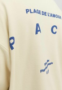 Jack & Jones MIT RUNDHALS  - Pusa - buttercream