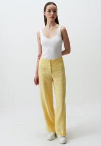 Jimmy Key V NECK SLEEVELESS - Top - white