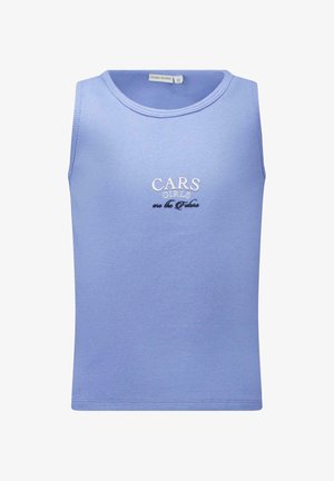Lichtblauw mouwloos topje met geribbelde textuur; heeft geborduurde tekst "CARS GIRLS are the Future" in wit en zwart. Eenvoudig ontwerp.