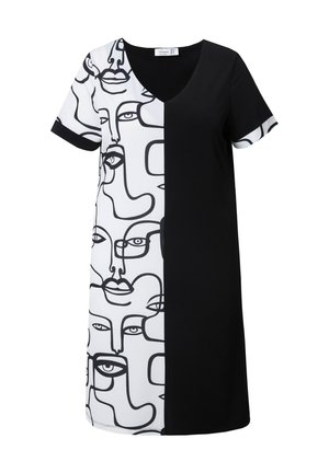 Musta-valkoinen mekko, jossa on V-pääntie, lyhyet hihat ja abstrakti kasvojen printti yhdellä puolella, ja toinen puoli on täysin musta.