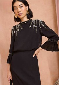 Love & Roses PETITE  - Maksimekko - black