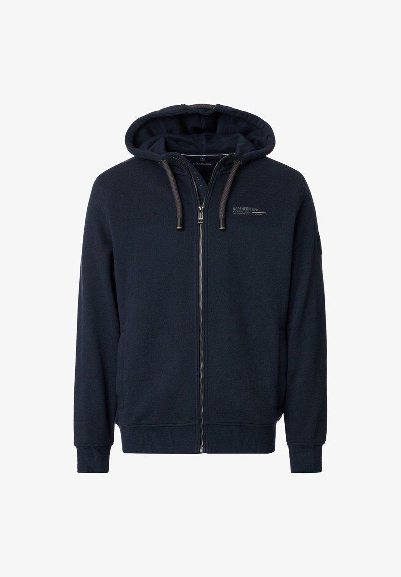Marinefarbener Zip-Hoodie aus weichem Stoff, mit einer Kapuze mit Kordelzug, Kängurutaschen und einem kleinen Logo auf der Brust. Glatte Textur.