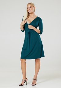 Chelsea Clark FLARED MATERNITY 3/4 SLEEVES - Džersejové šaty - dark green