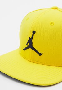 Jordan PRO JUMPMAN SNAPBACK - Boné - tour yellow/black