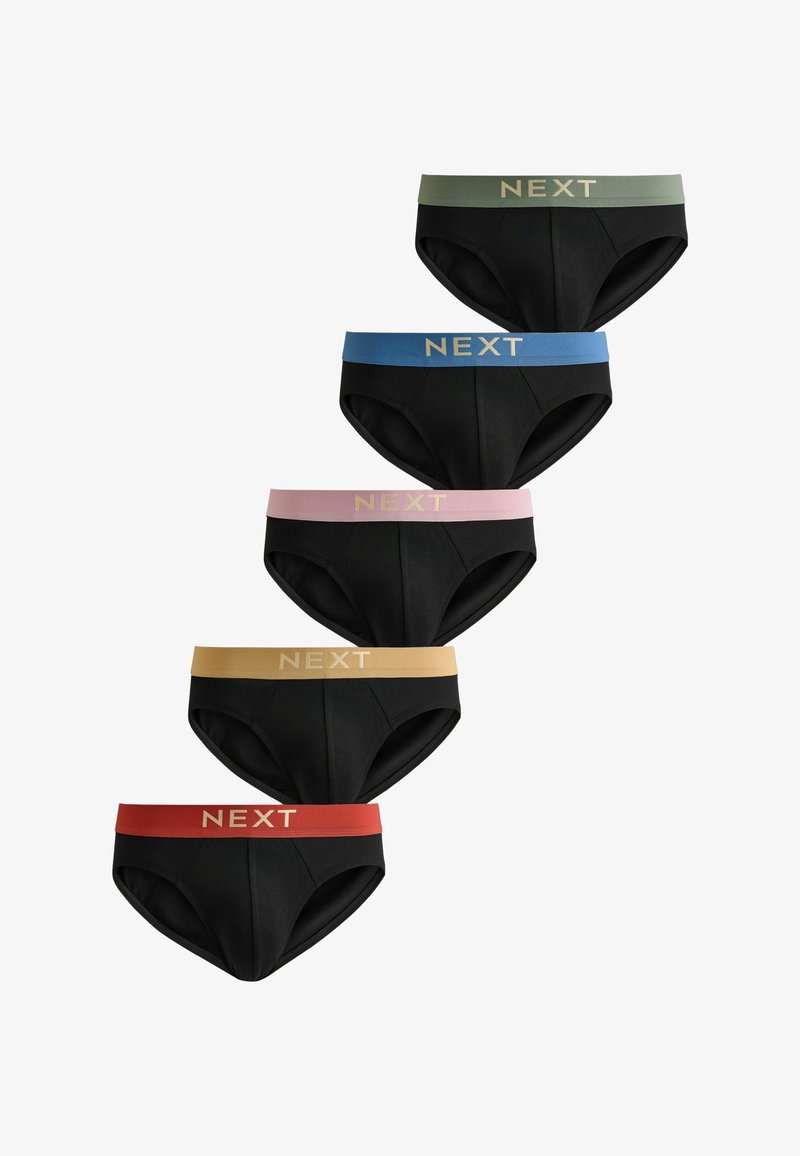Cinq slips noirs pour hommes empilés en diagonale, chacun avec une ceinture de couleur différente et le logo "NEXT" en beige. Couleurs : vert, bleu, rose, jaune, rouge.