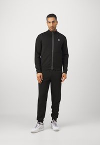 EA7 Emporio Armani TRAIN PREMIUSHIELD TRACK SUIT - Trenirka - black