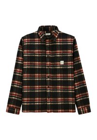 Chemise à carreaux noire, rouge et beige à manches longues, avec deux poches poitrine et une petite étiquette de marque blanche sur la poche gauche.