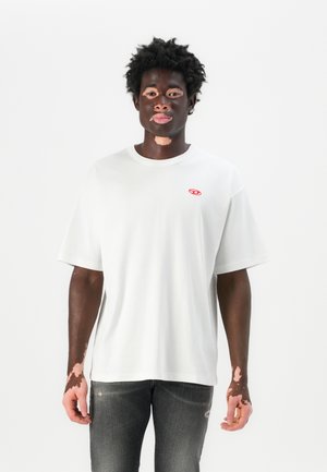 - T-shirt basic