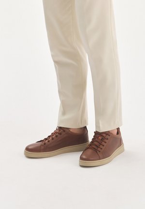 Trainers - brown