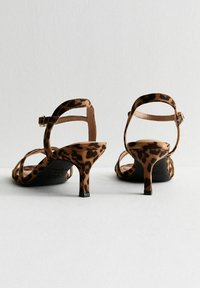 New Look LEOPARD STRAPPY - Sandalen - stone