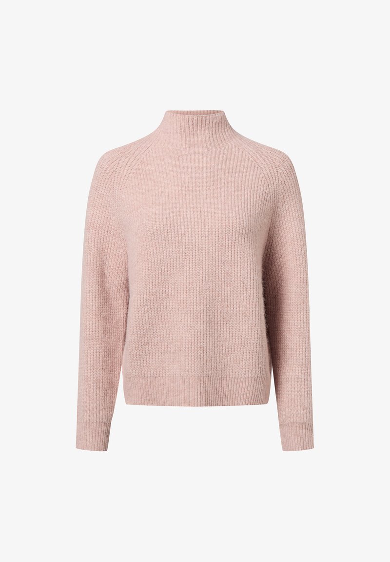 Jasnoróżowy sweter z prążkowanej dzianiny, z długimi rękawami i stójką, wyeksponowany na białym tle.