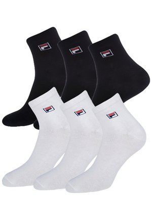 Paquet de chaussettes de cheville en noir et blanc, arborant un patch logo Fila. Texture lisse, design classique, avec un ajustement serré autour de la cheville.