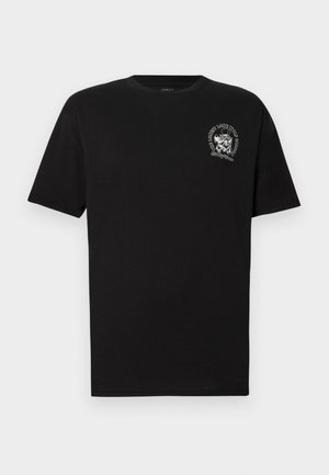 Zwarte katoenen t-shirt met korte mouwen, voorzien van een kleine grafische print op de linkerborst. Standaard ronde hals en een ontspannen pasvorm.