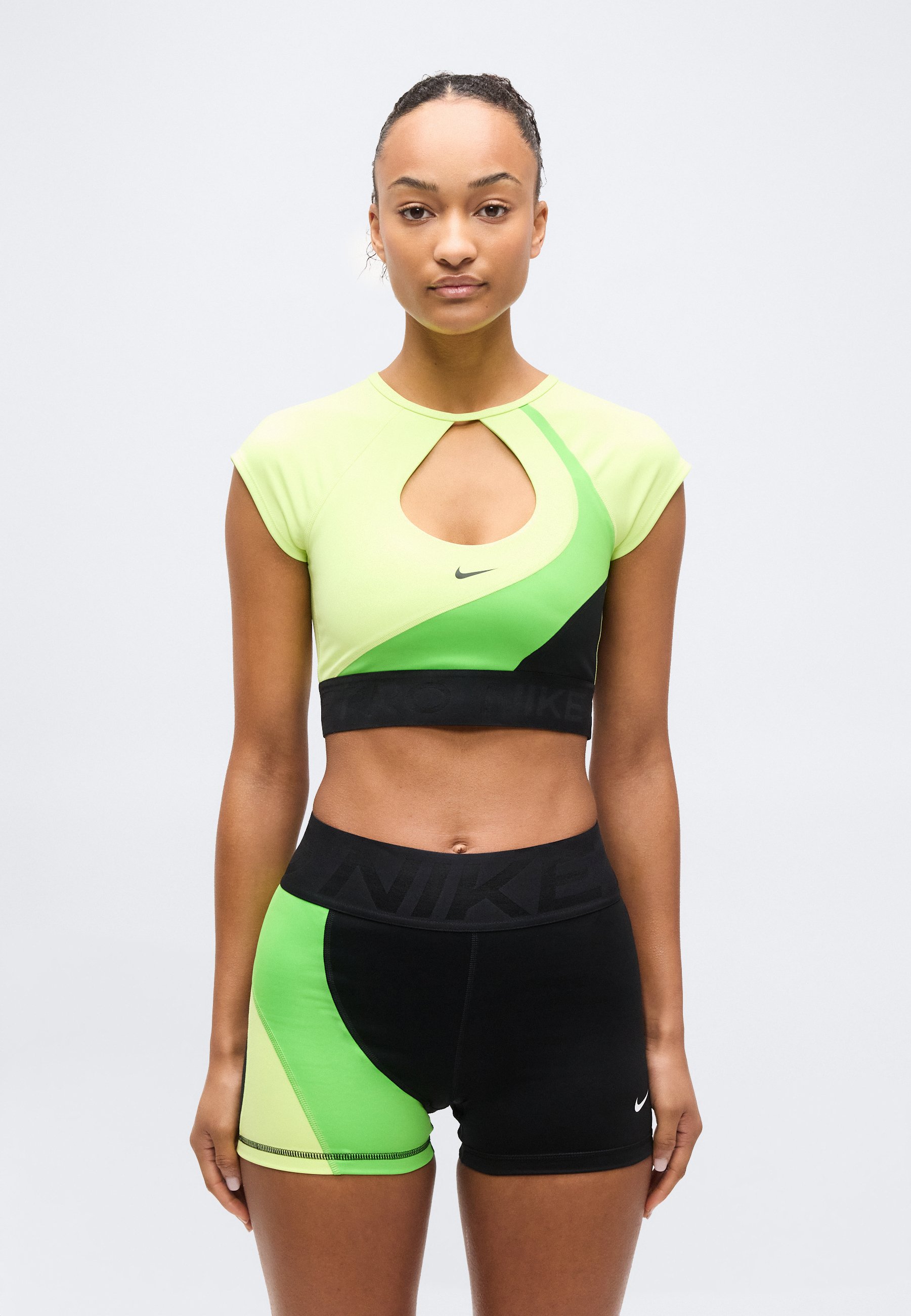 nike sculpt women's training crops