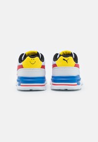 Puma GRAVITON SMILEYWORLD - Sneakers basse - white/high risk red/vibrant yellow/royal blue