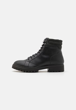 Pier One Nauhalliset nilkkurit - black