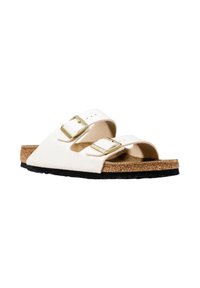 Witte sandalen met twee banden en gouden gespen, kurken voetbed en zwarte rubberen zool. Beschikt over een gladde textuur en open ontwerp voor ademend vermogen.