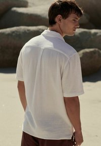 Next SHORT SLEEVE REGULAR FIT - Košeľa - white