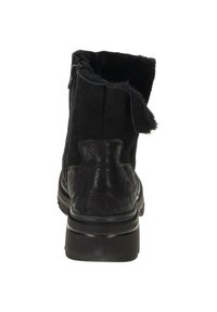 Schwarzer Knöchelstiefel aus einer Kombination von Wildleder und strukturiertem Schlangenmuster, mit einem Reißverschluss und einem mit Pelz gefütterten Einstieg oben.