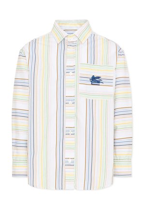 Camisa de manga larga con botones y rayas verticales en tonos pastel de amarillo, azul, verde y marrón, con un bolsillo en el pecho que presenta un logo bordado en azul.