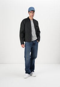 Guess Jeans QUILTED PUFFER JACKET - Light jacket - jet black