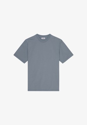 Einfaches T-Shirt mit kurzen Ärmeln, Rundhalsausschnitt, in gedämpftem Blau-Grau, flach liegend mit sichtbaren Nähten und Halslabel.