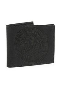 Cartera de cuero negro con logo circular en relieve, con acentos de costura y un diseño bifold. Estilo vintage, con texto y patrones distintos.