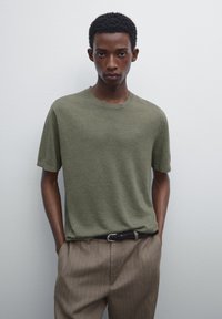 Unselected, khaki