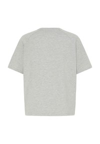 Camiseta corta de color gris con mangas cortas, hecha de una tela suave y ligera con un corte relajado. Presenta una parte trasera simple y lisa, y un escote redondeado.