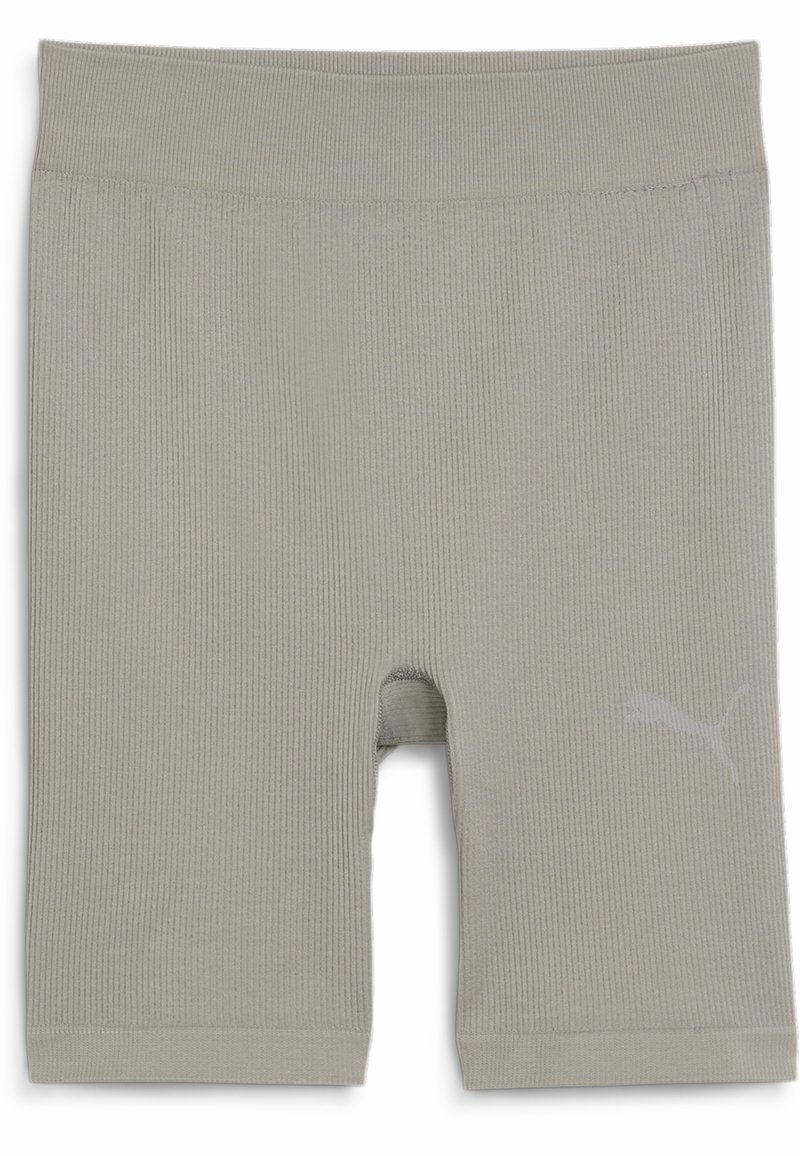 Shorts beige côtelés jusqu'au genou avec taille élastique et un logo Puma discret sur la partie inférieure de la jambe droite.