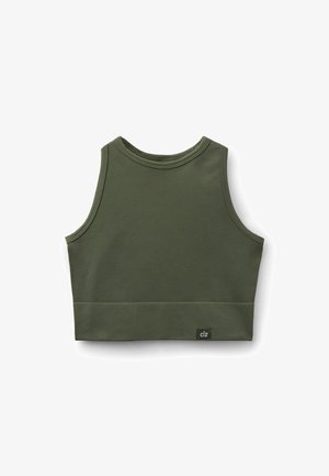 Olivgrünes, kurzes Tanktop mit ärmellosem Design und kleinem schwarzem Etikett mit dem Text "clz" am unteren Saum.