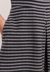 MAX&Co. Stickad klänning - black