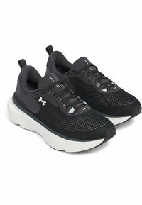 Scarpe da ginnastica nere con tomaia in rete, accenti tonali, lacci piatti e una spessa suola in schiuma bianca per un'ammortizzazione ottimale. Dettaglio del logo discreto sul lato.