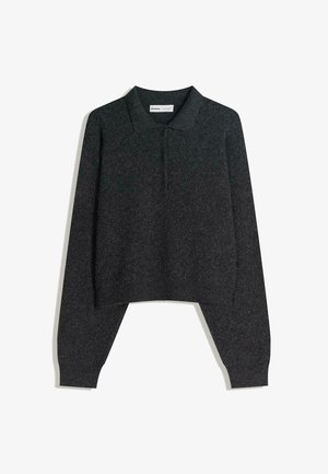 Maglione polo grigio antracite a maniche lunghe con colletto, dotato di due bottoni e un design corto. Tessuto morbido e strutturato.