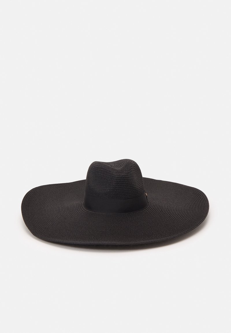 Chapeau de soleil tissé noir à larges bords avec une couronne arrondie et une bande noire autour de la base de la couronne.
