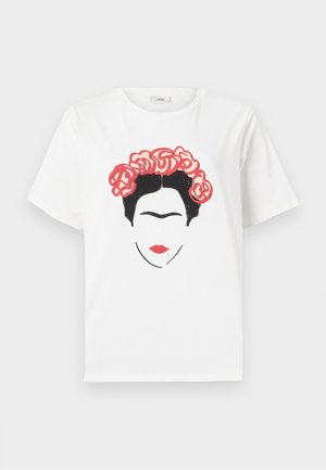 Hvid bomulds t-shirt med et grafisk design af et ansigt med sort hår og en blomsterkrans af røde roser, med røde læber og simpel linjekunst.