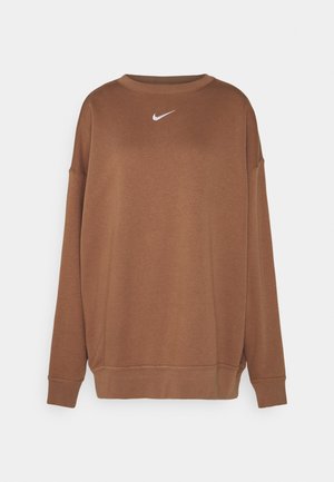 Bruine Nike sweatshirt met lange mouwen en een ronde hals met een klein wit Nike swoosh-logo gecentreerd onder de halslijn.