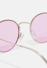 CHPO LIAM - Solbriller - gold-coloured/pink